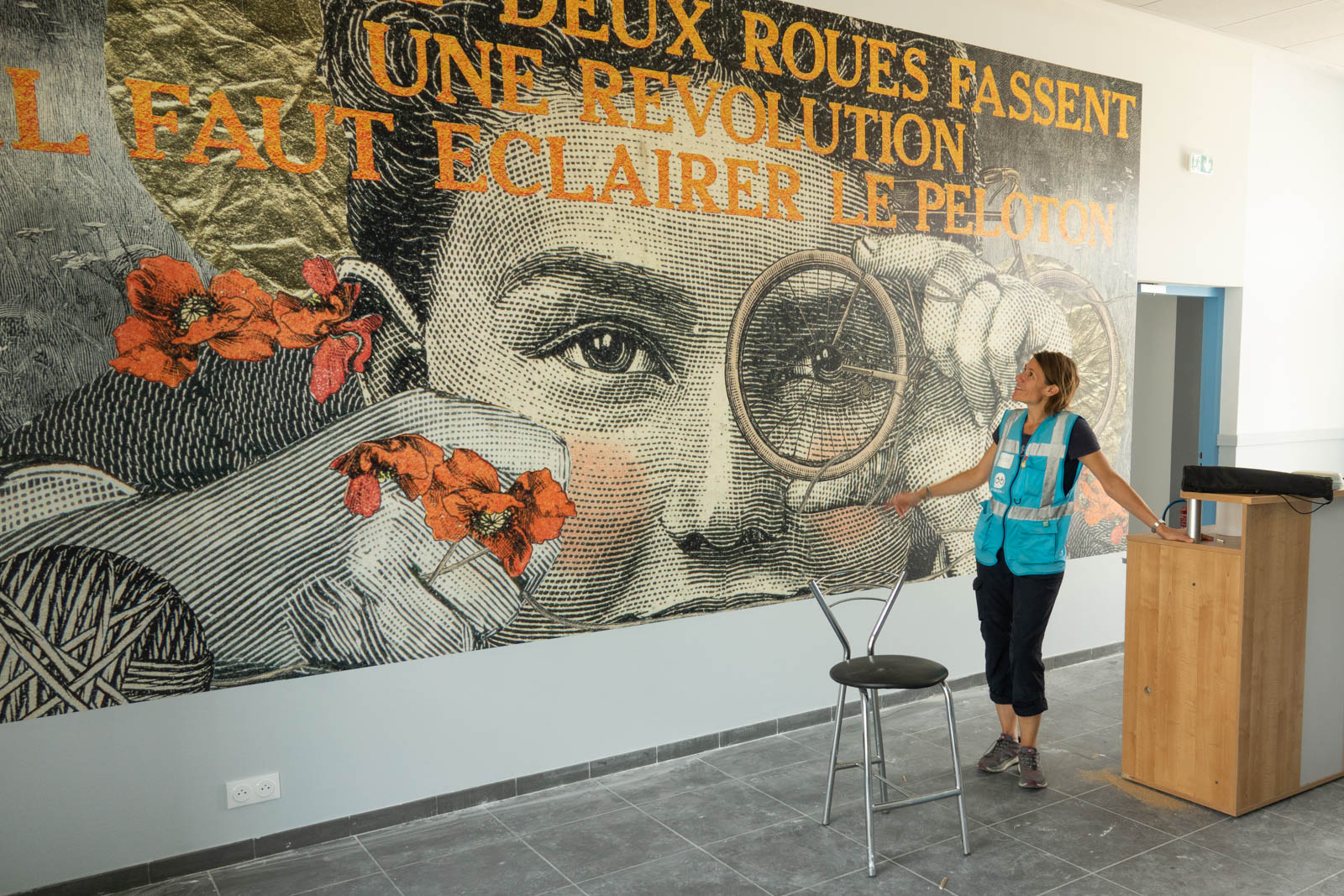 Le futur lieu d'accueil est orné d'une œuvre de la street-artiste parisienne Madame.