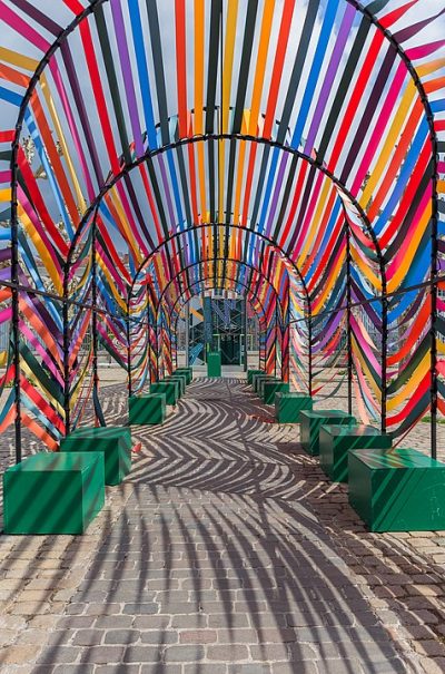 476px-Cité_design_Entrée_Biennale_Tunnel La Biennale du design - Hélène Rival - Own work, CC BY-SA 4.0